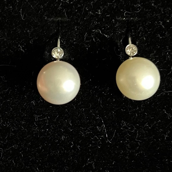 Lia Sophia pearl earrings - Picture 4 of 4